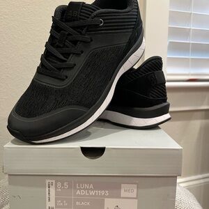 Abeo Black Sneakers Lightweight Breathable Design